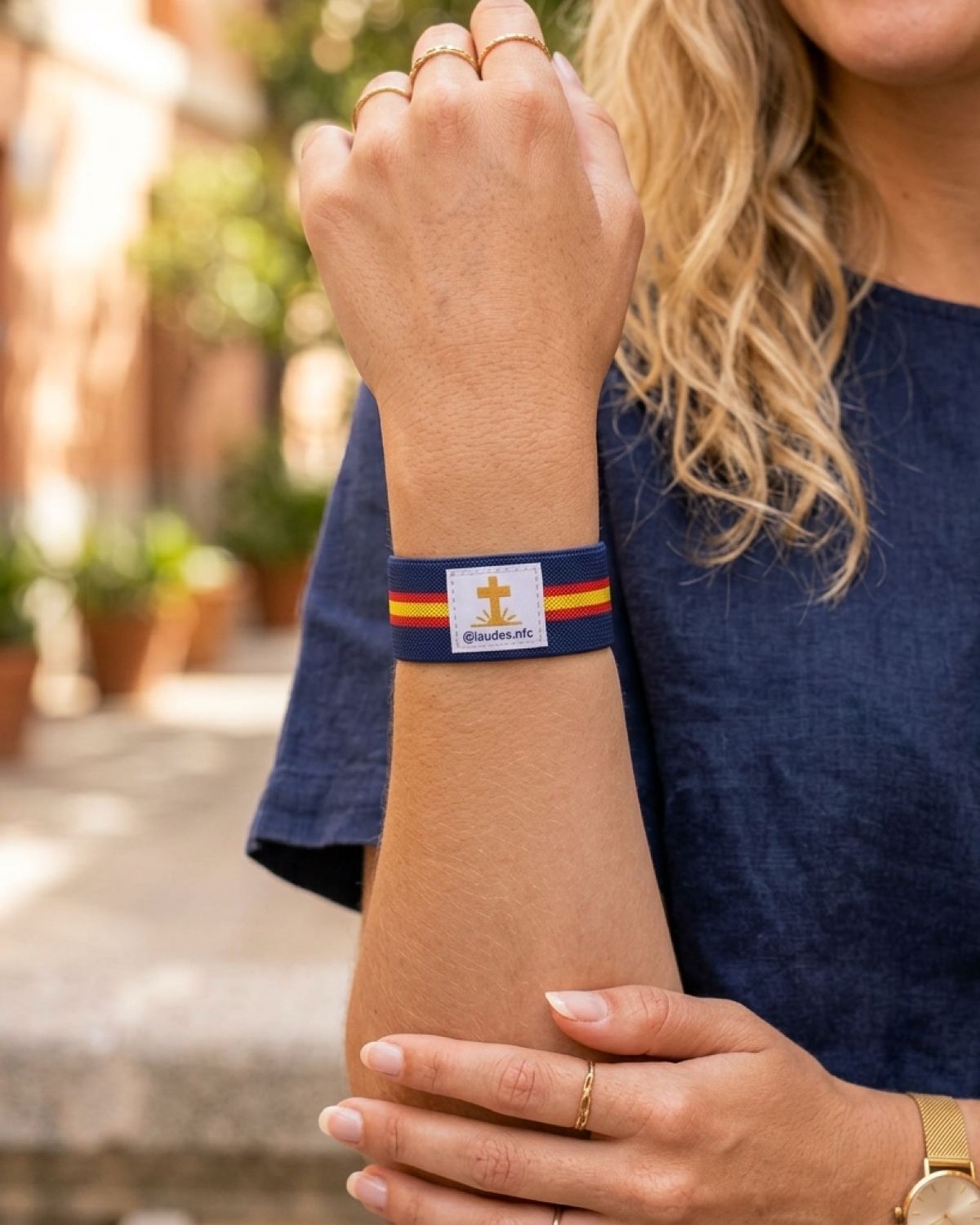 La pulsera de Laudes en la muñeca